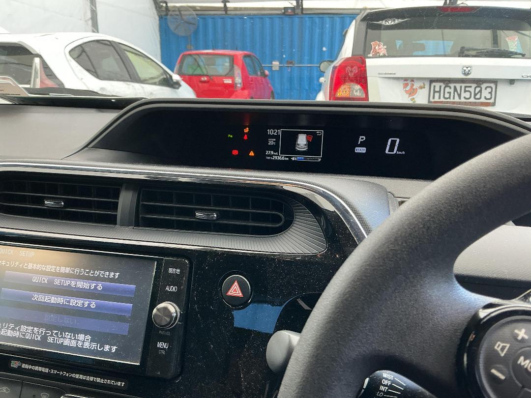 Photo '8' of Toyota Aqua Photo '8' of Toyota Aqua