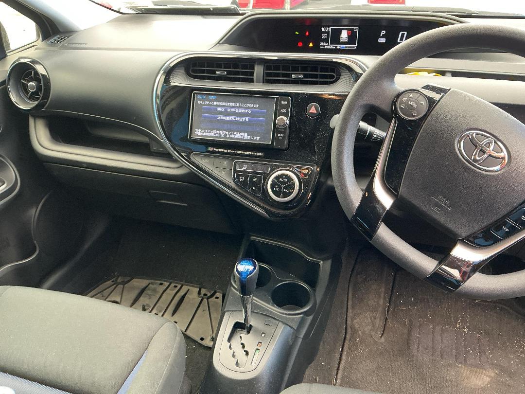 Photo '9' of Toyota Aqua Photo '9' of Toyota Aqua