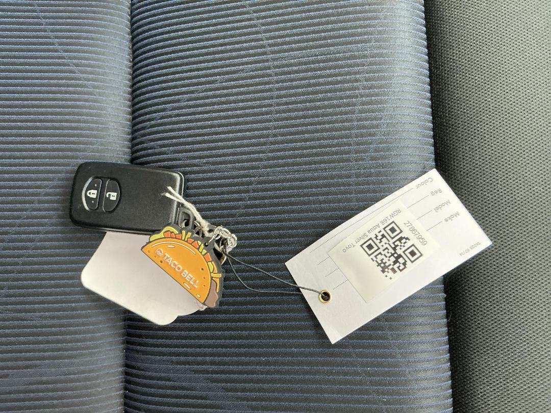 Photo '11' of Toyota Aqua Photo '11' of Toyota Aqua