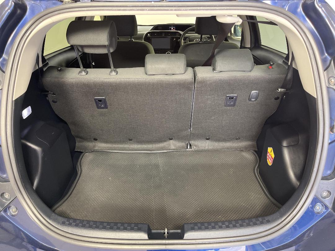 Photo '14' of Toyota Aqua Photo '14' of Toyota Aqua