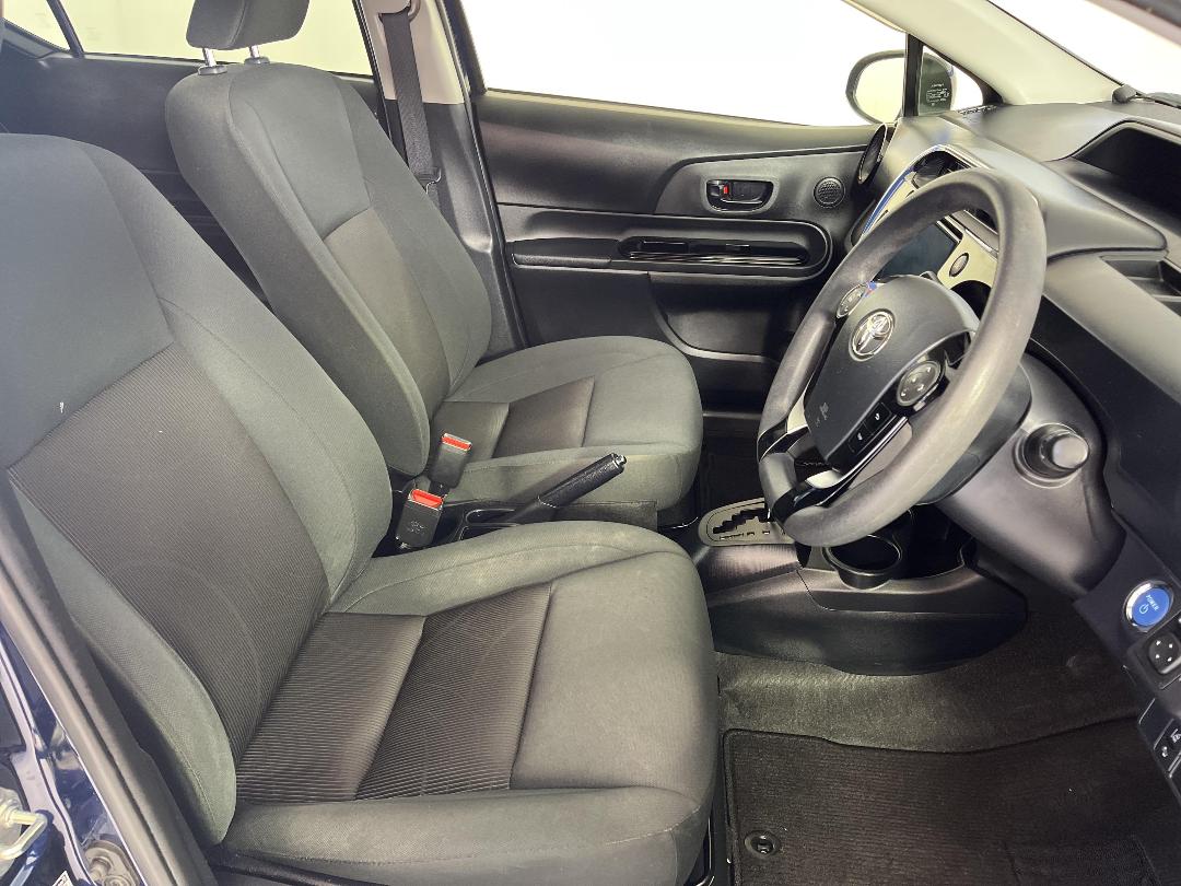 Photo '16' of Toyota Aqua Photo '16' of Toyota Aqua