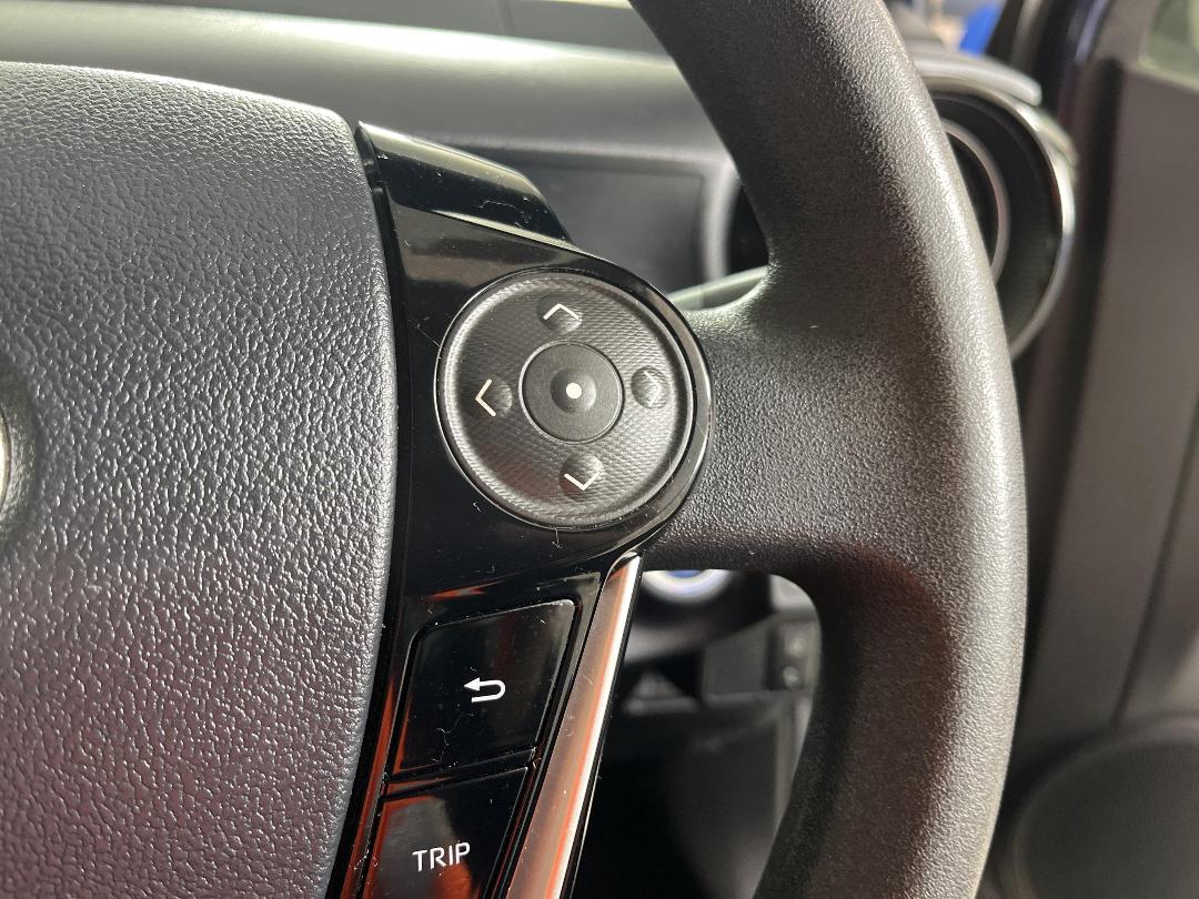 Photo '25' of Toyota Aqua Photo '25' of Toyota Aqua