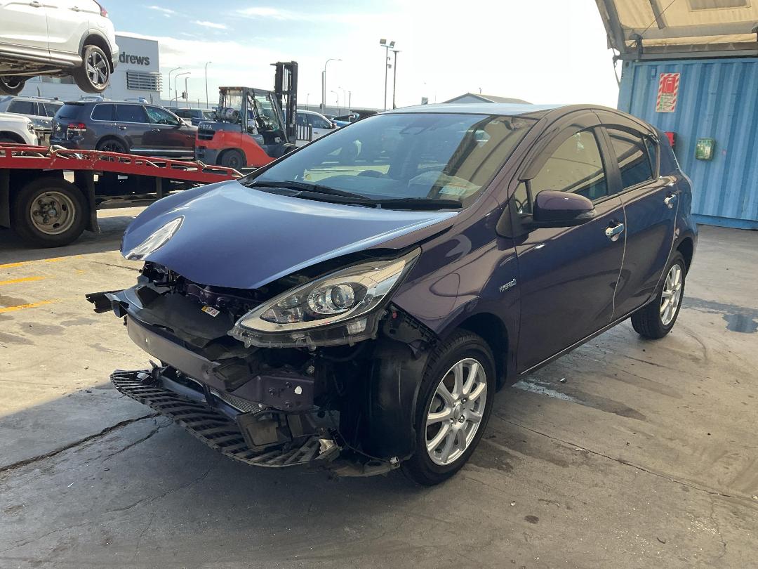 Photo '3' of Toyota Aqua Hybrid