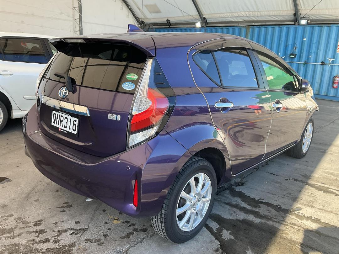 Photo '8' of Toyota Aqua Hybrid