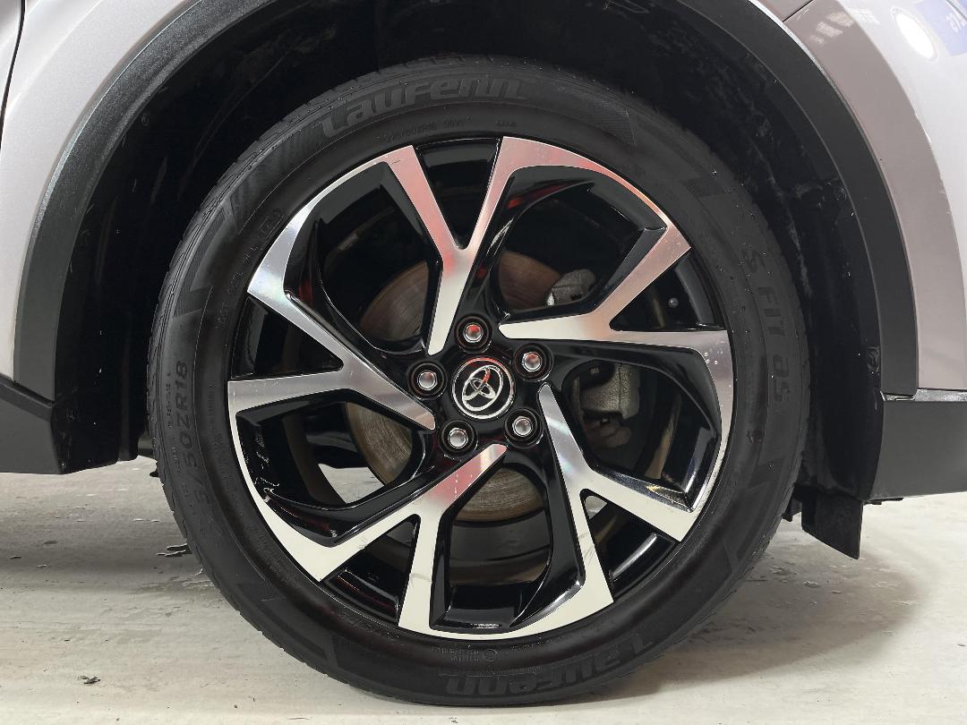 Photo '9' of Toyota C-HR Photo '9' of Toyota C-HR