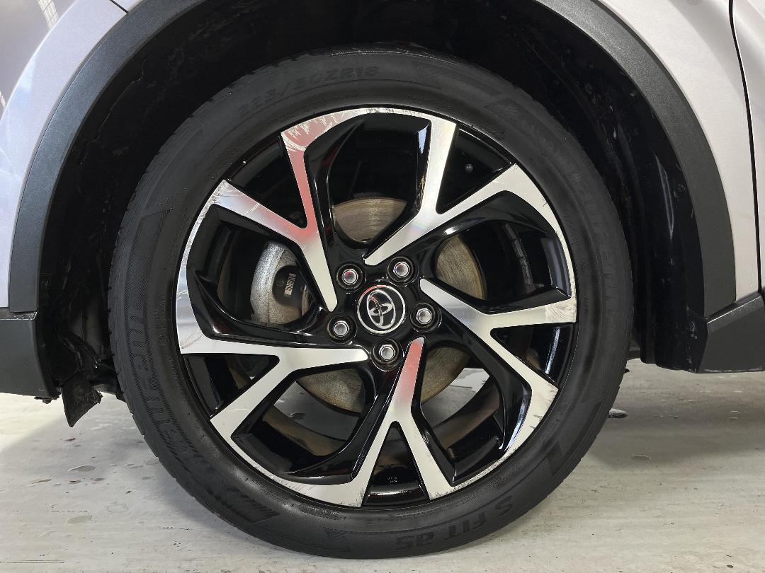 Photo '10' of Toyota C-HR Photo '10' of Toyota C-HR