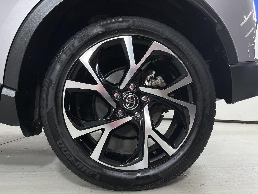 Photo '11' of Toyota C-HR Photo '11' of Toyota C-HR