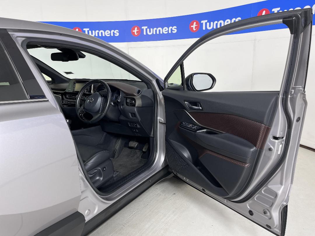 Photo '15' of Toyota C-HR Photo '15' of Toyota C-HR