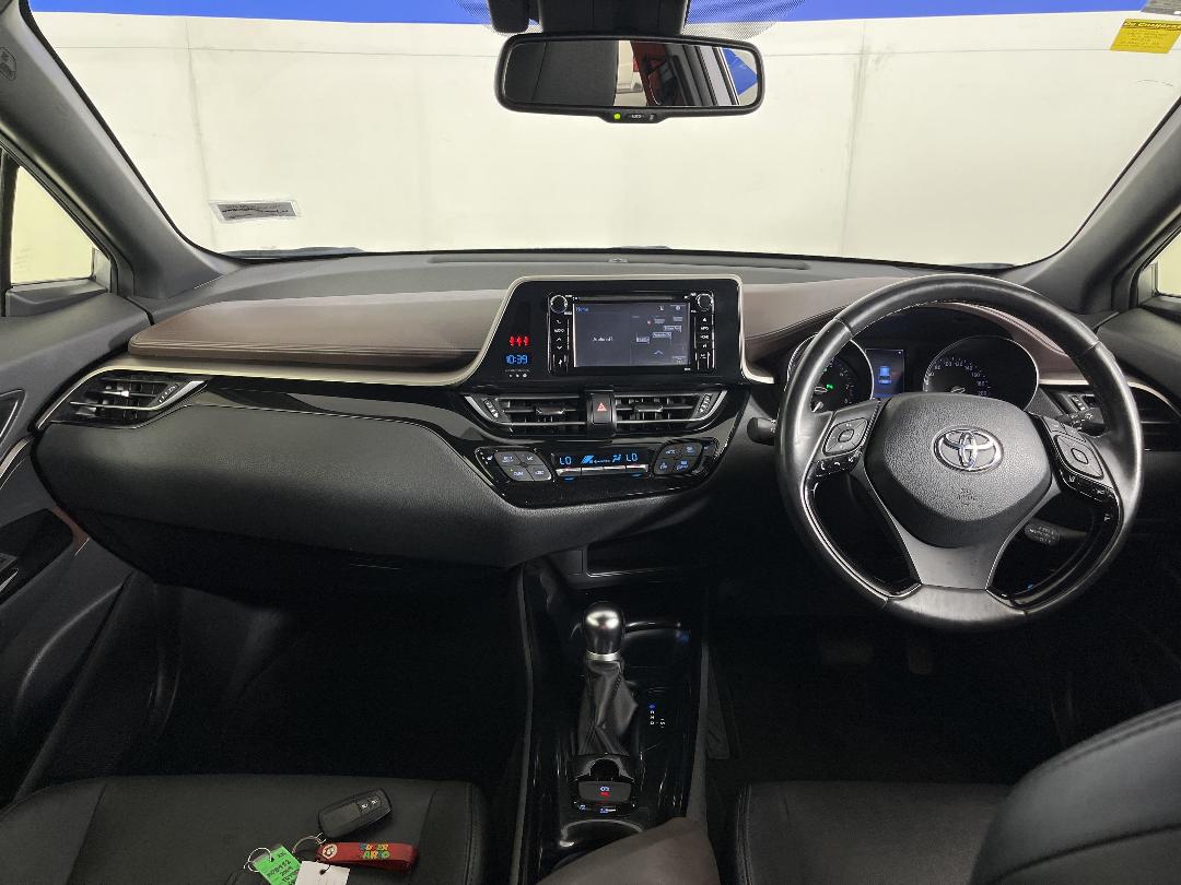 Photo '17' of Toyota C-HR Photo '17' of Toyota C-HR