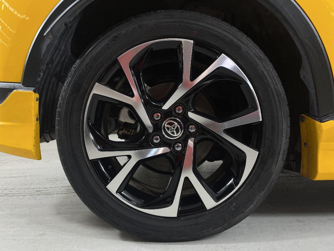 Photo '12' of Toyota C-HR