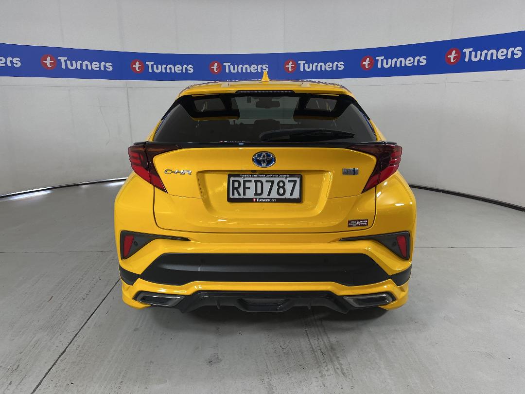 Photo '6' of Toyota C-HR