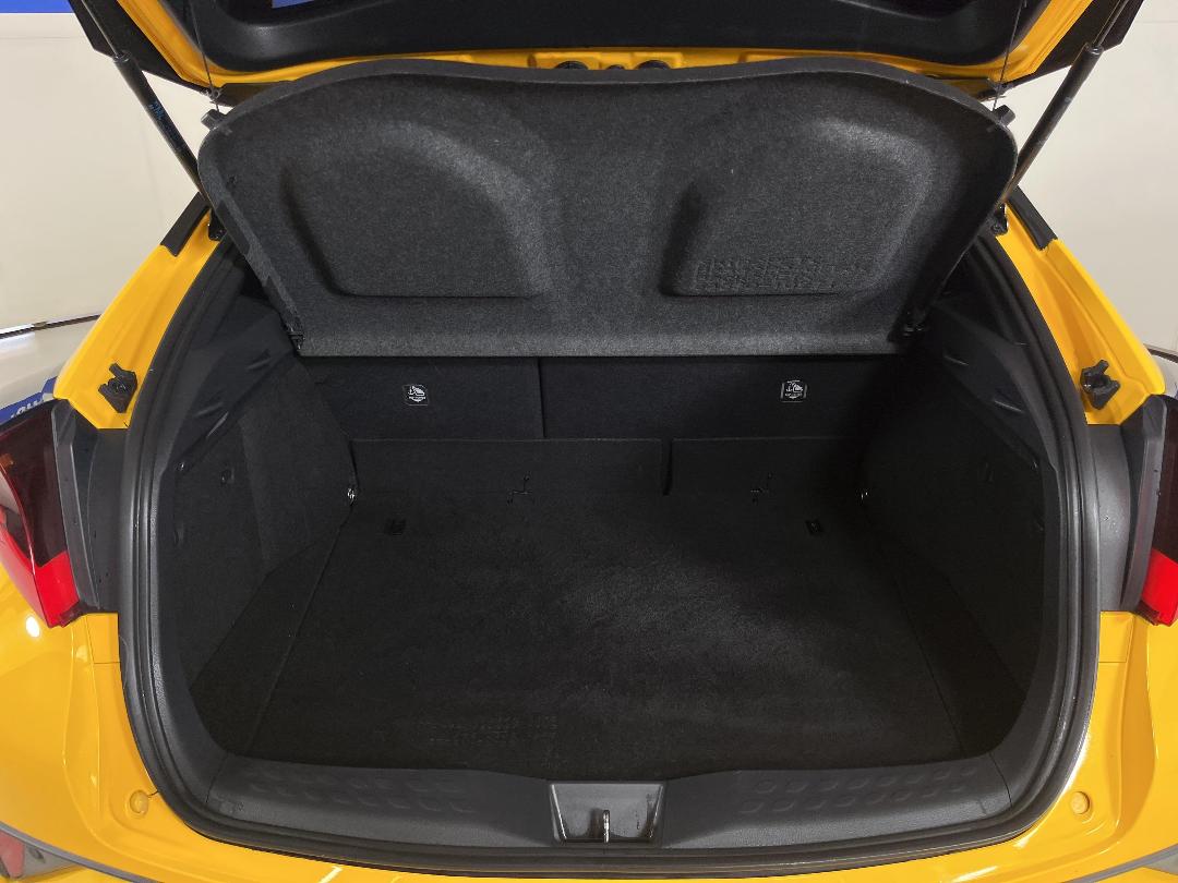 Photo '14' of Toyota C-HR