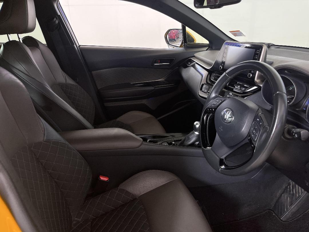 Photo '16' of Toyota C-HR