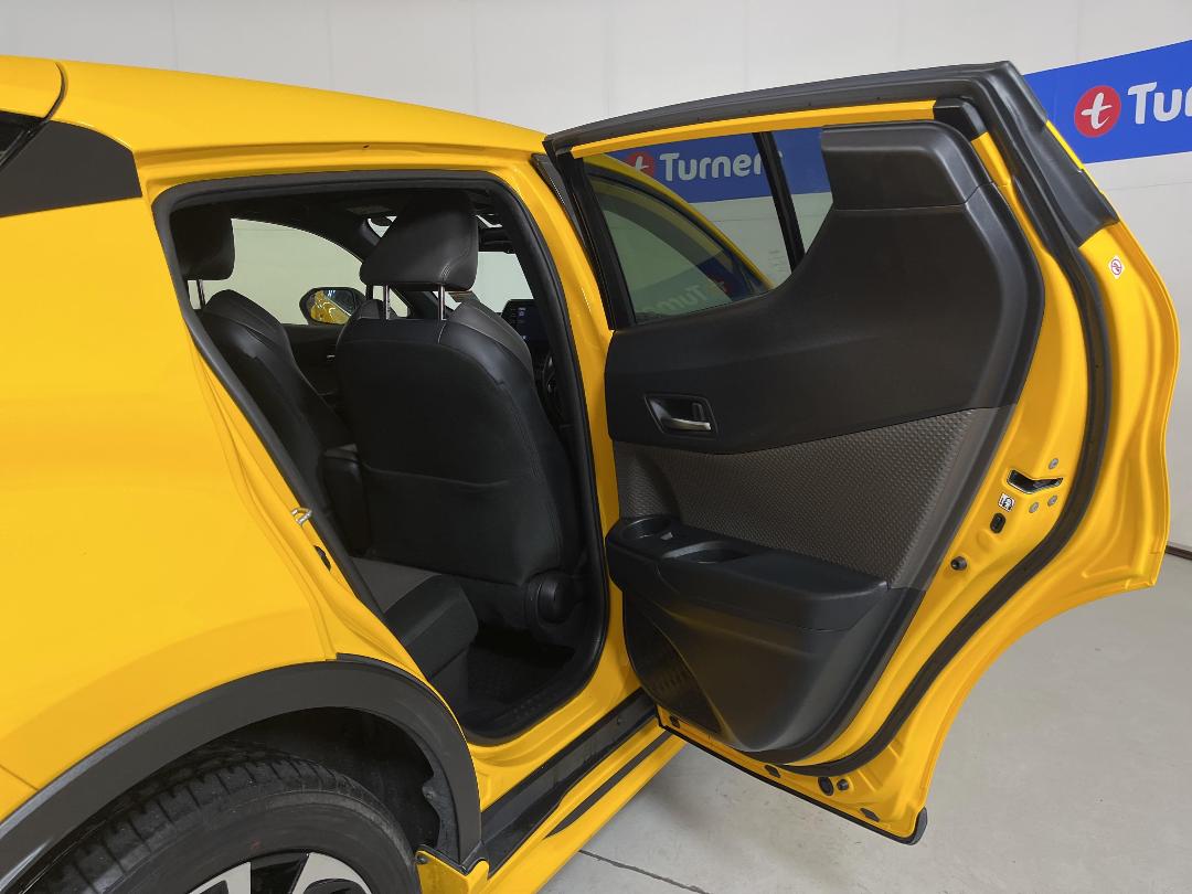 Photo '19' of Toyota C-HR