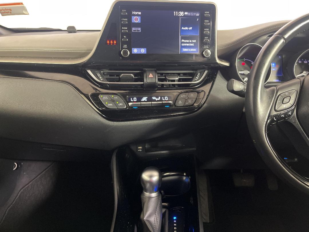 Photo '18' of Toyota C-HR