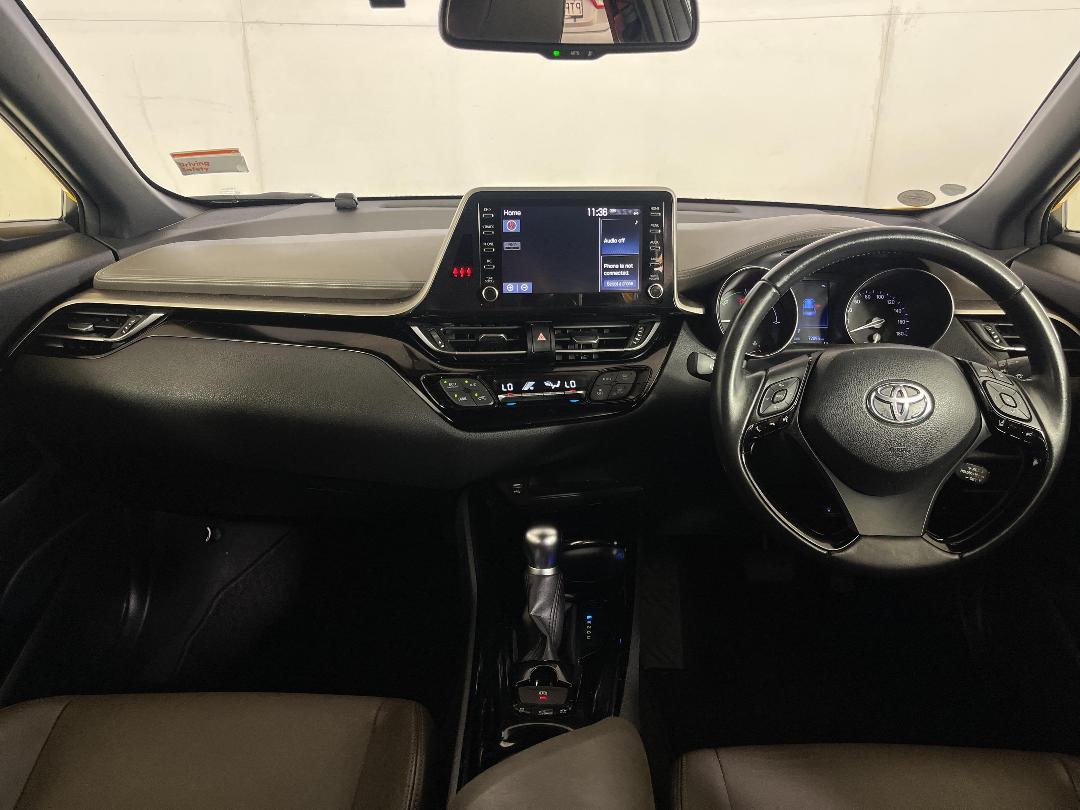 Photo '17' of Toyota C-HR