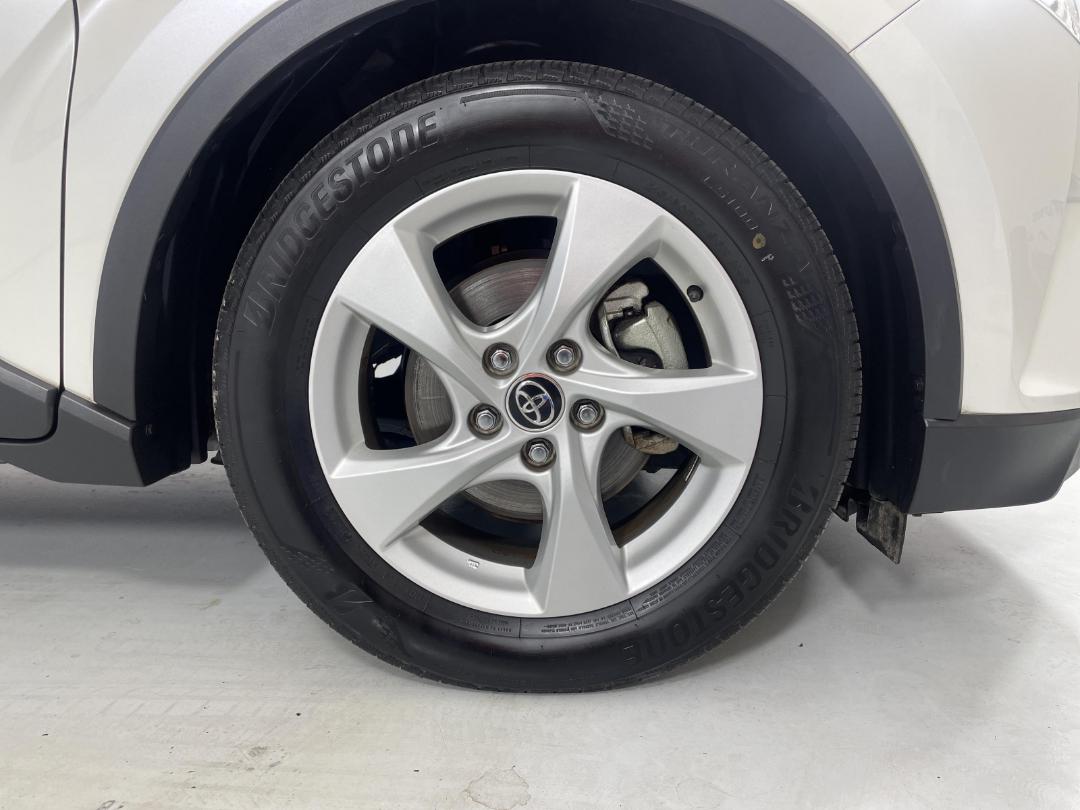 Photo '9' of Toyota C-HR