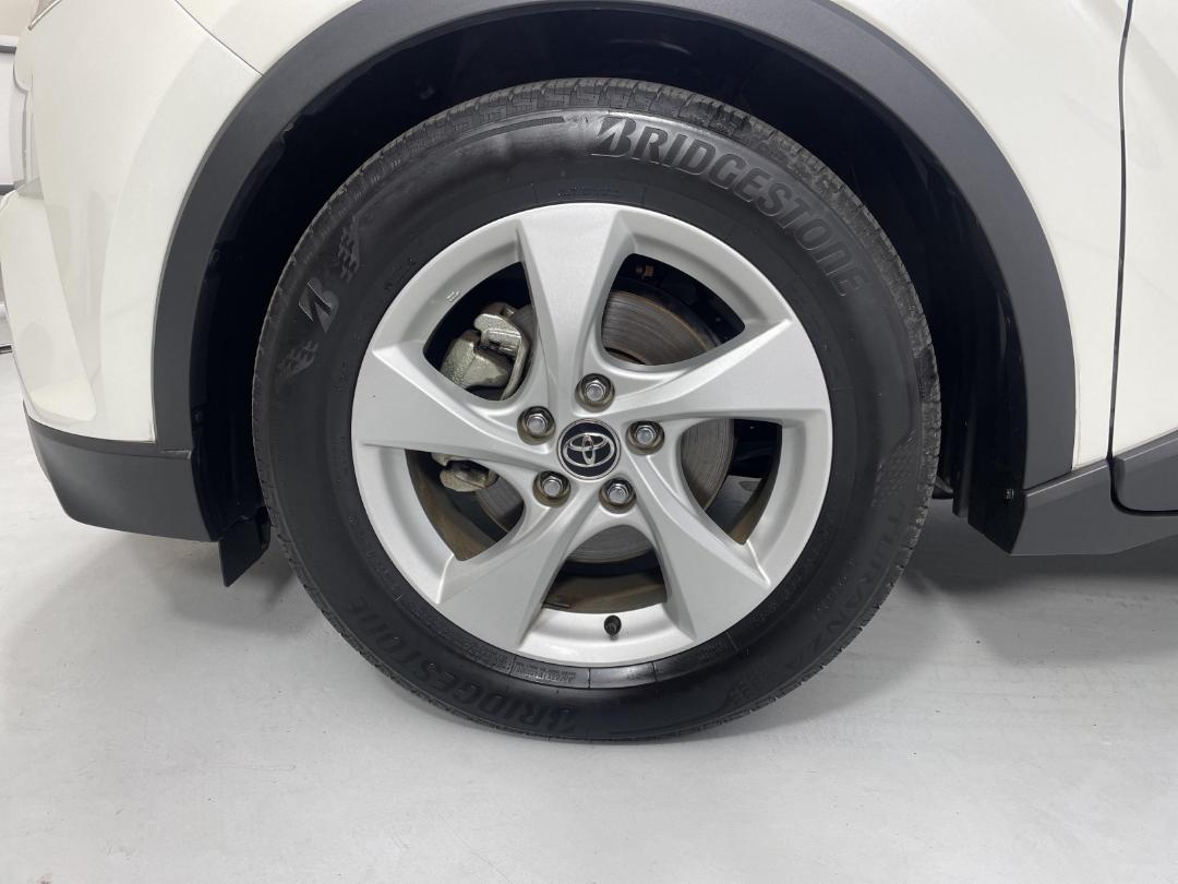 Photo '10' of Toyota C-HR