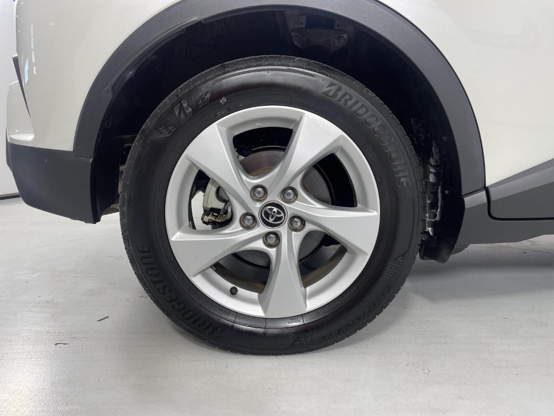 Photo '12' of Toyota C-HR