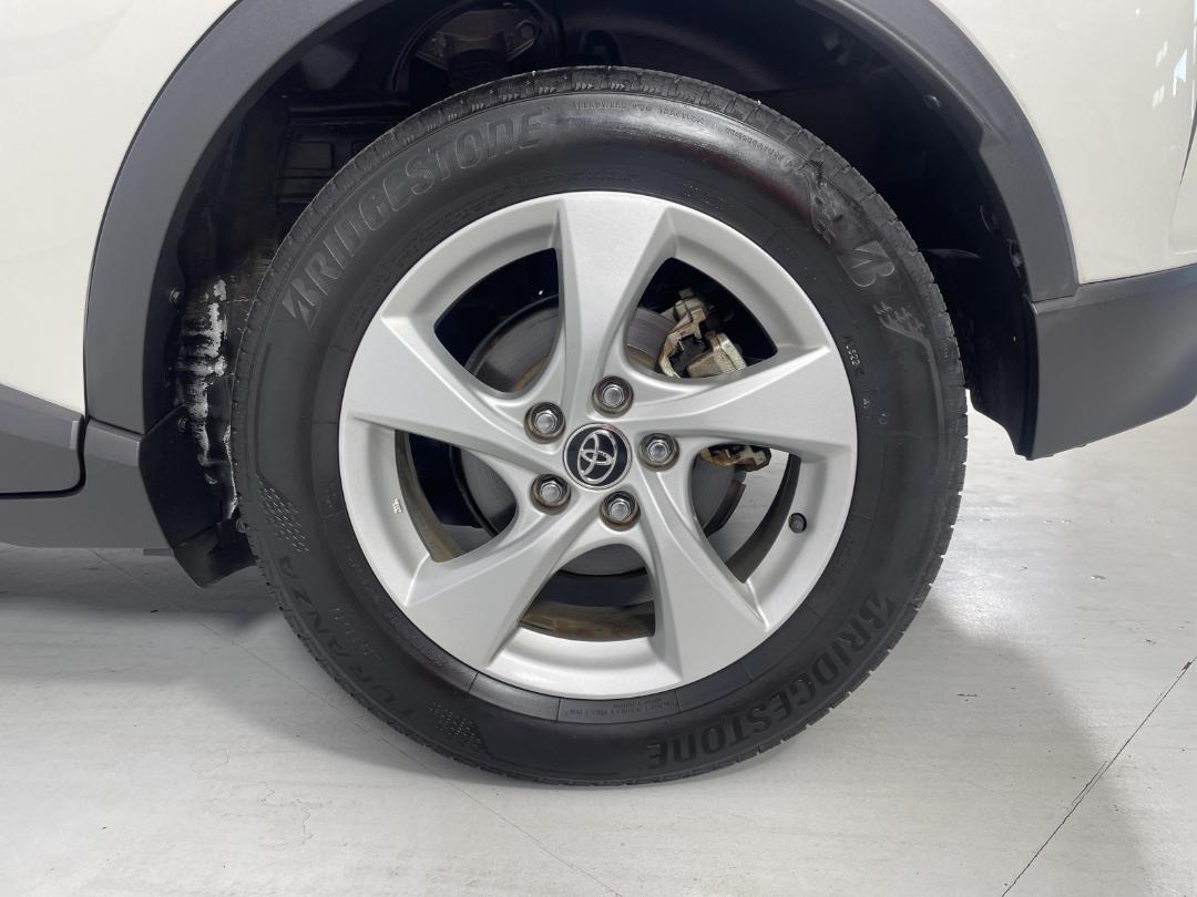 Photo '11' of Toyota C-HR