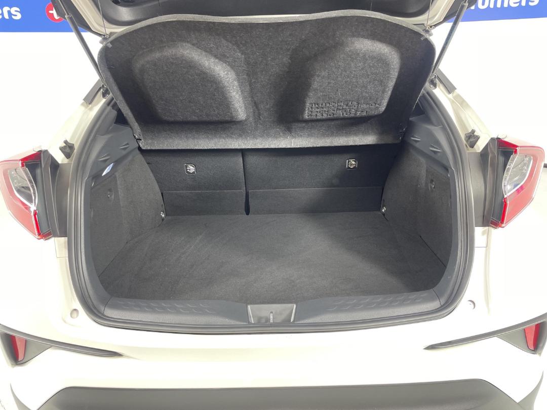 Photo '14' of Toyota C-HR