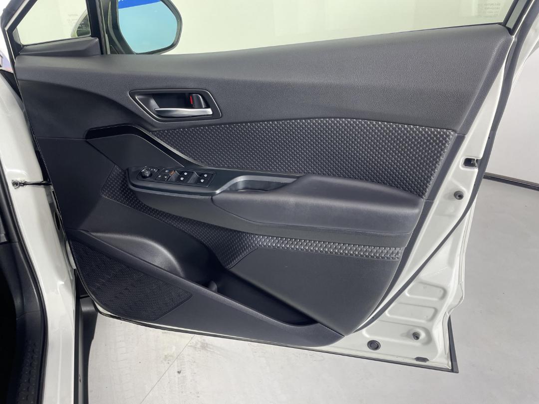 Photo '15' of Toyota C-HR