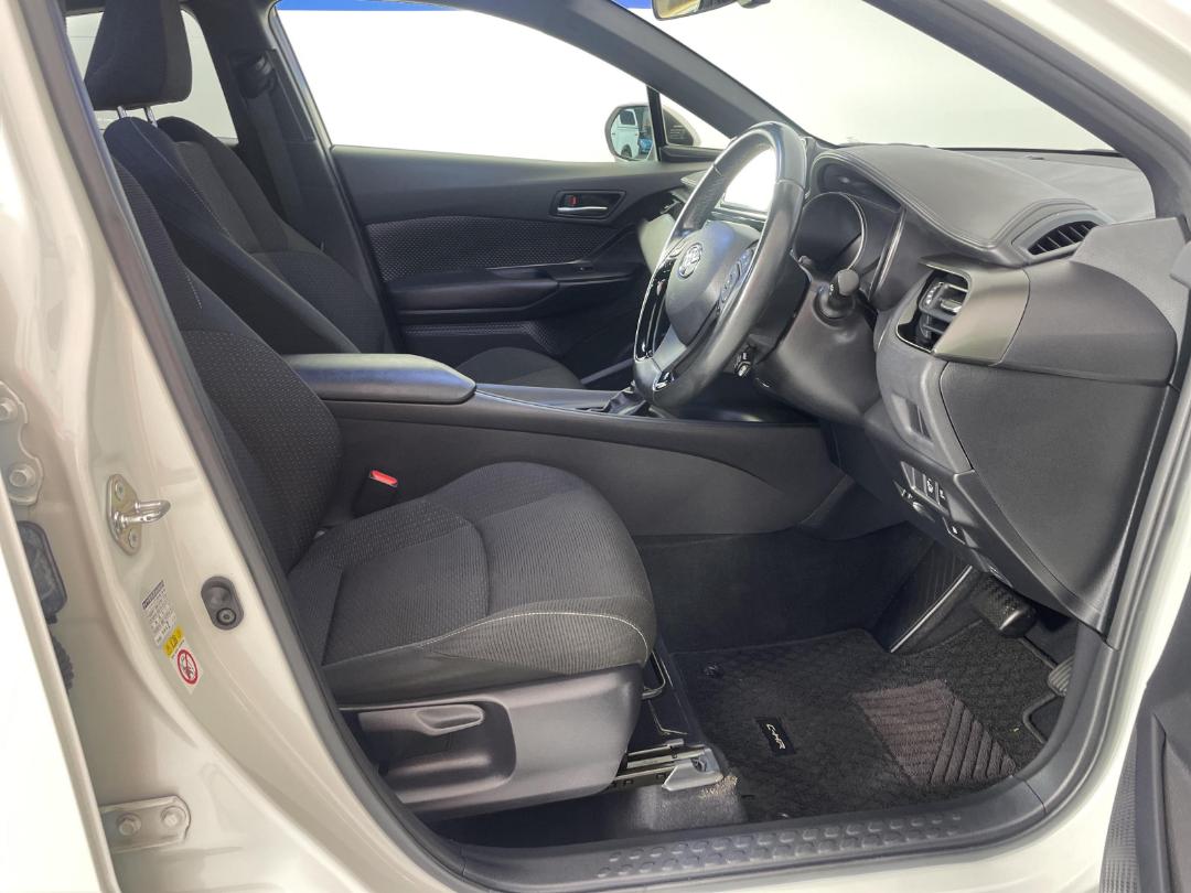 Photo '16' of Toyota C-HR