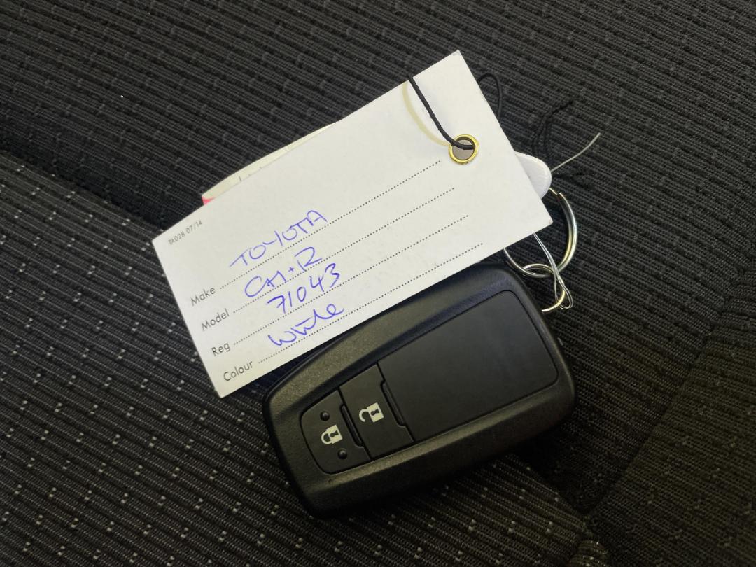 Photo '22' of Toyota C-HR