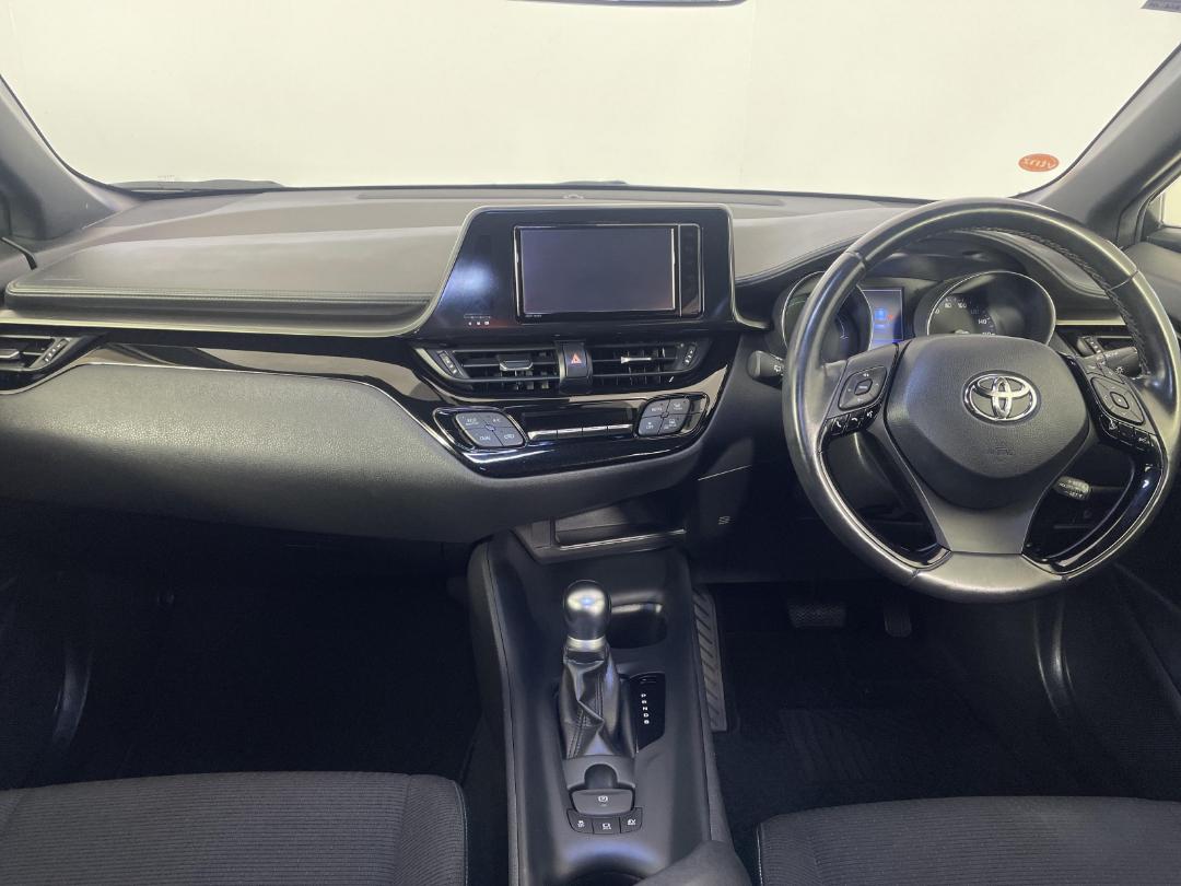 Photo '17' of Toyota C-HR