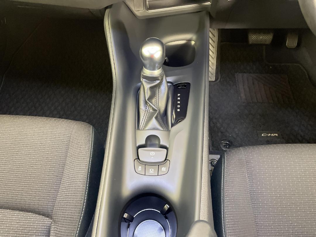 Photo '18' of Toyota C-HR