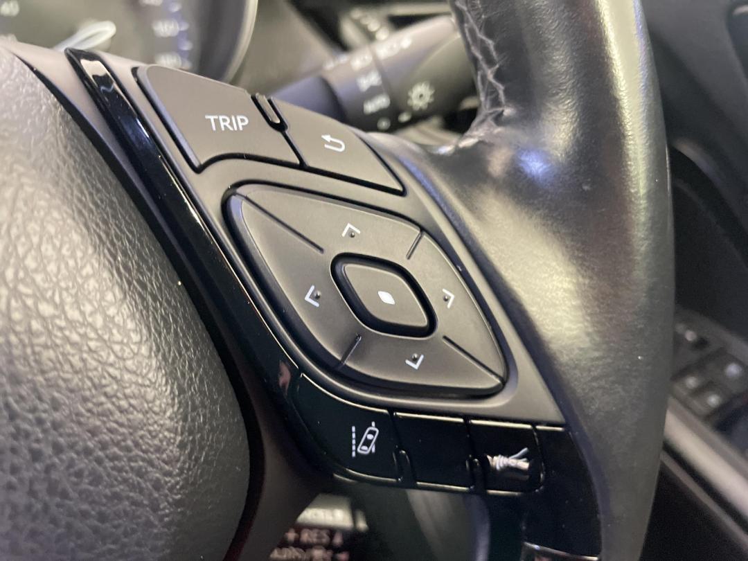 Photo '24' of Toyota C-HR