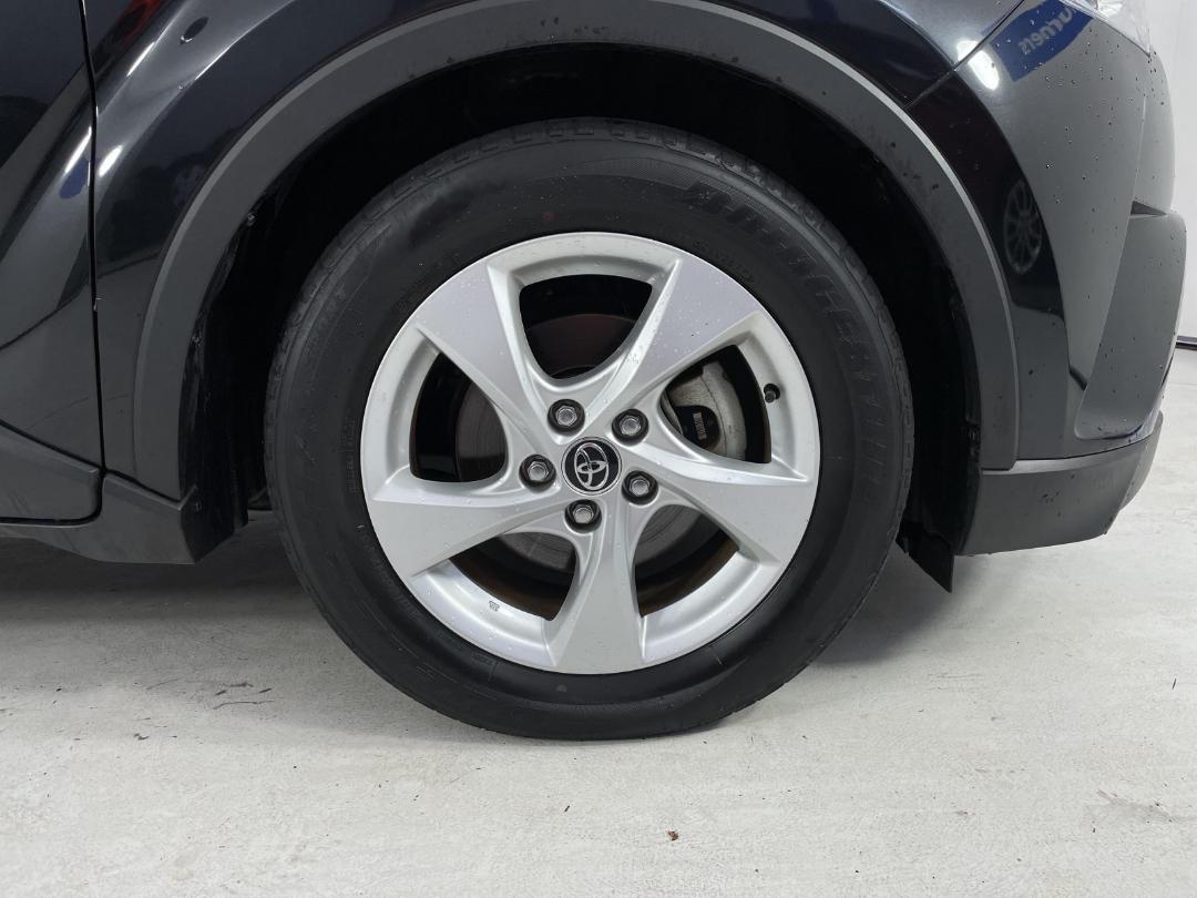 Photo '9' of Toyota C-HR