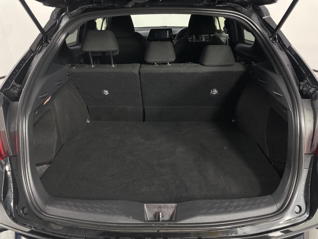 Photo '14' of Toyota C-HR