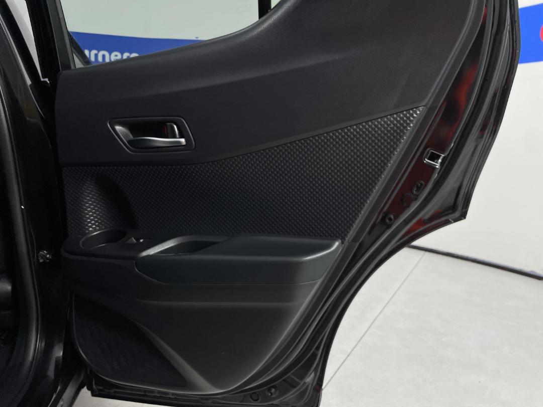 Photo '19' of Toyota C-HR