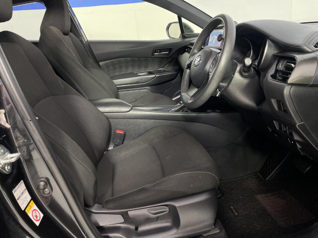 Photo '16' of Toyota C-HR