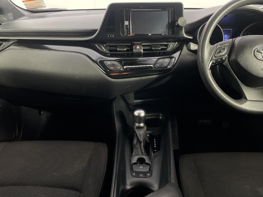 Photo '18' of Toyota C-HR