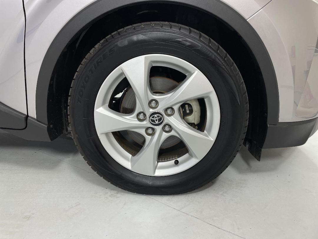 Photo '9' of Toyota C-HR