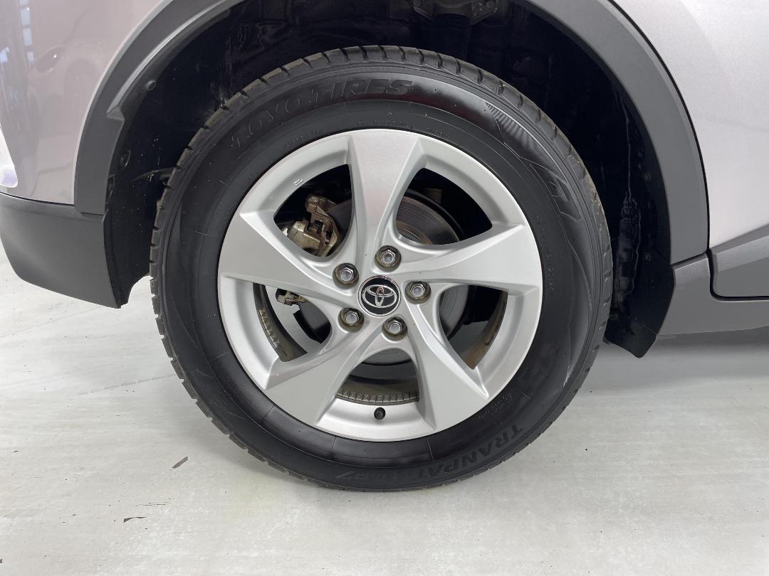 Photo '12' of Toyota C-HR