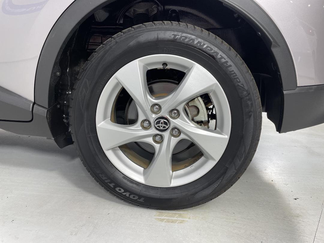 Photo '11' of Toyota C-HR