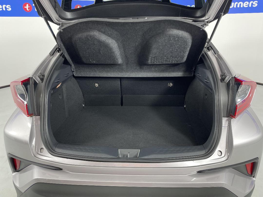 Photo '14' of Toyota C-HR