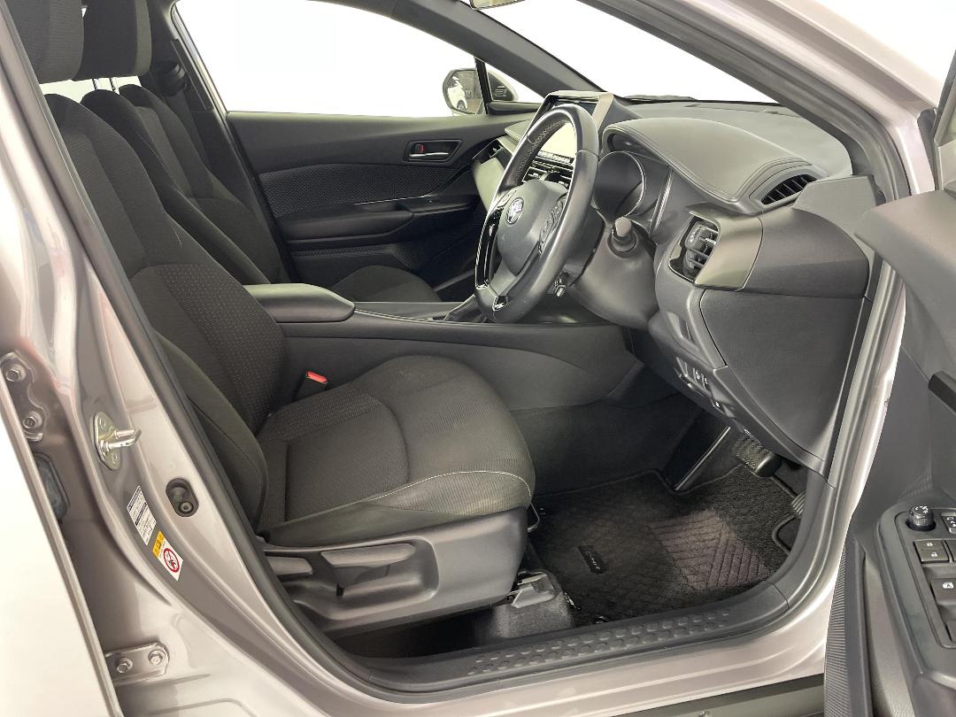 Photo '16' of Toyota C-HR