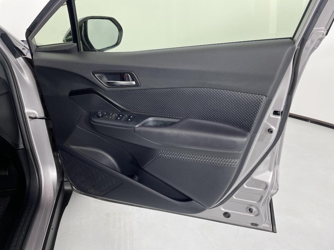 Photo '15' of Toyota C-HR