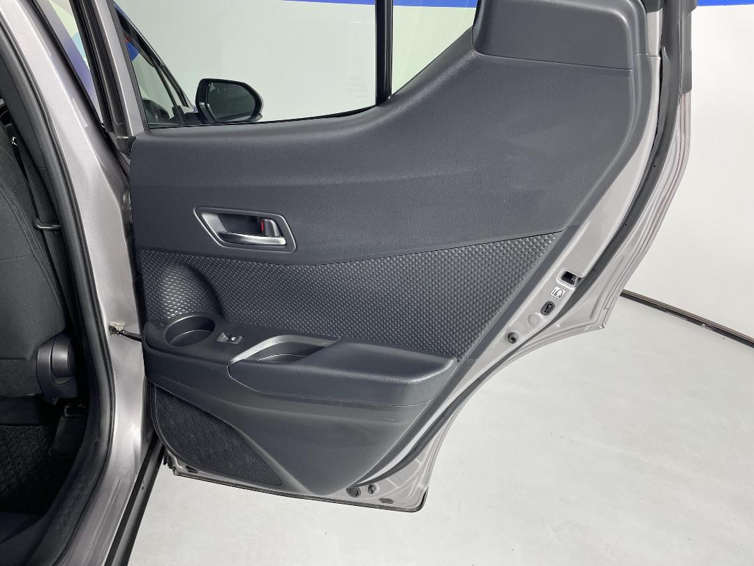 Photo '19' of Toyota C-HR