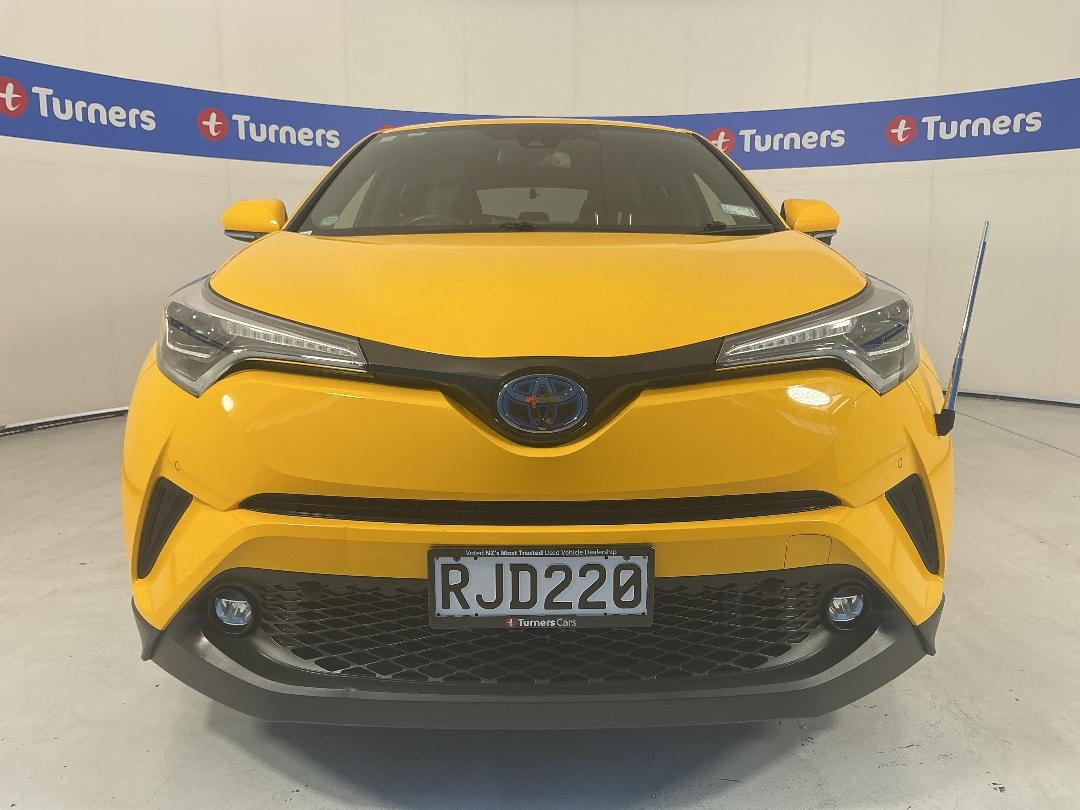 Photo '2' of Toyota C-HR