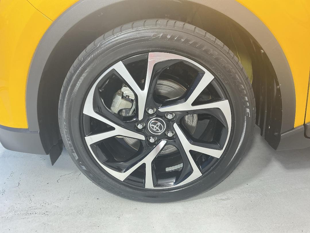 Photo '10' of Toyota C-HR