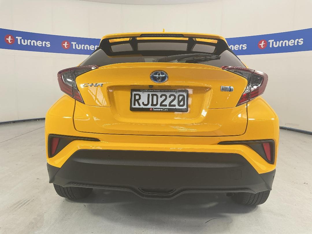 Photo '6' of Toyota C-HR