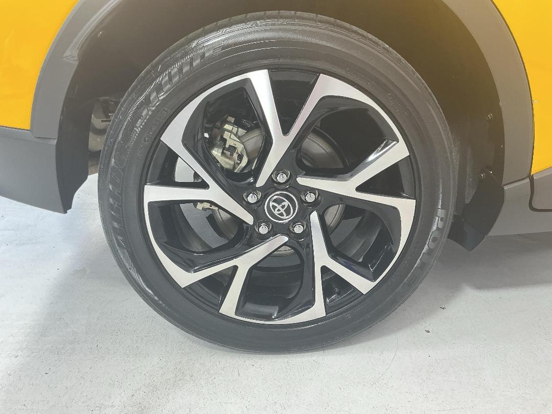 Photo '12' of Toyota C-HR