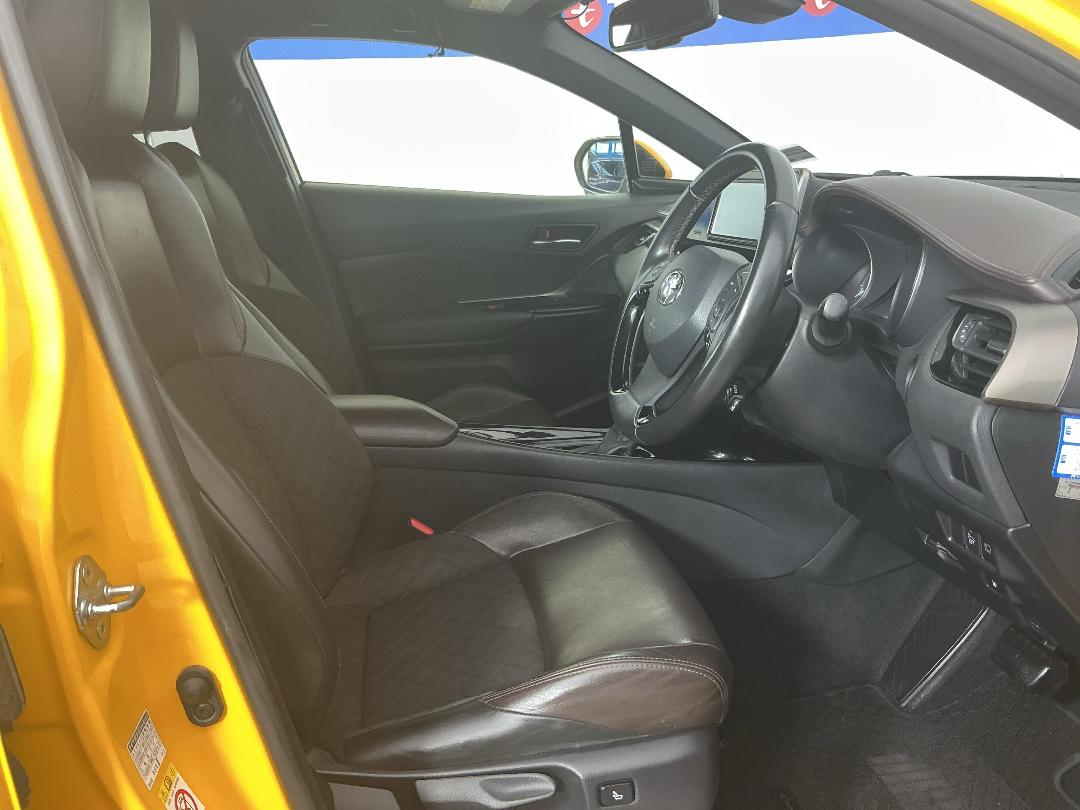 Photo '16' of Toyota C-HR