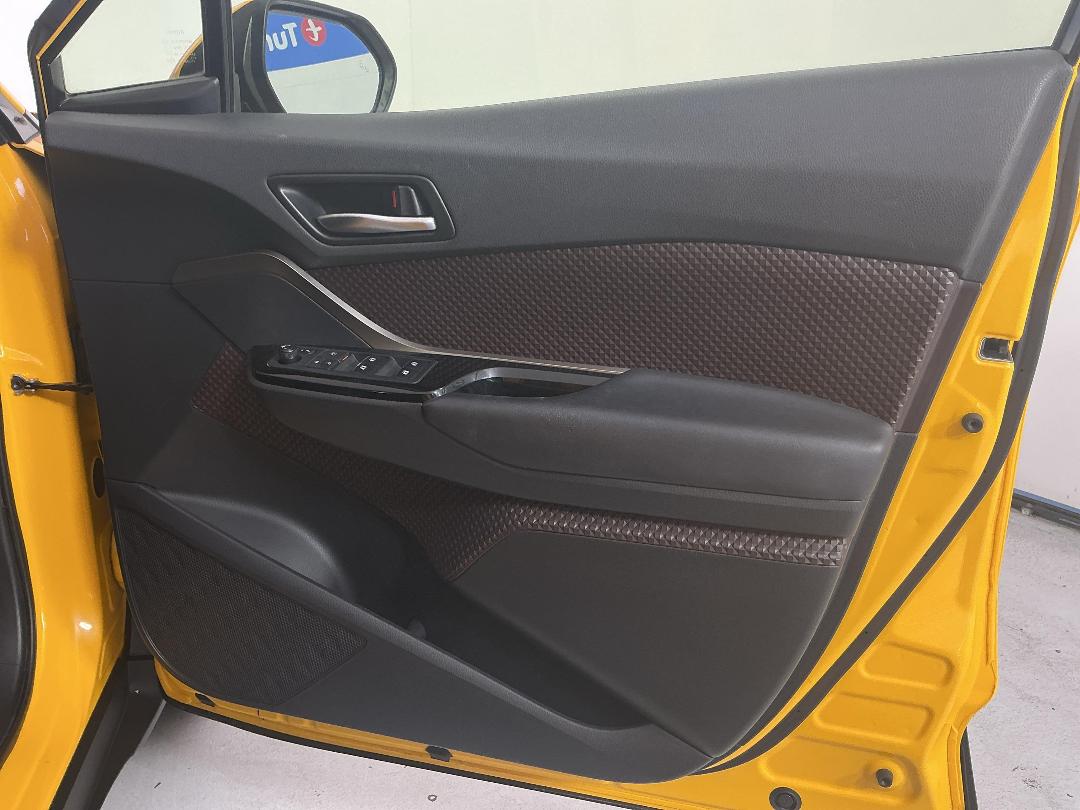 Photo '15' of Toyota C-HR