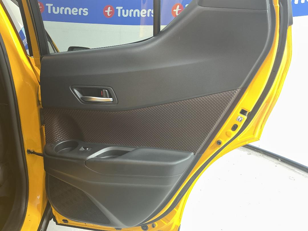 Photo '19' of Toyota C-HR